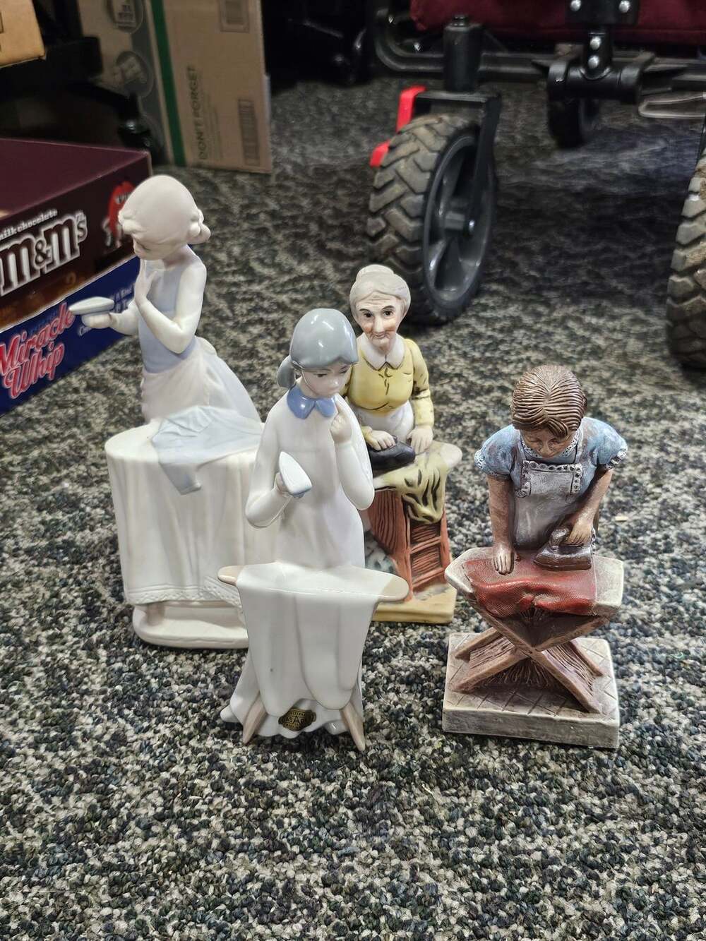 Casades Porcelanas Porcelain Figurine Lady Ironing